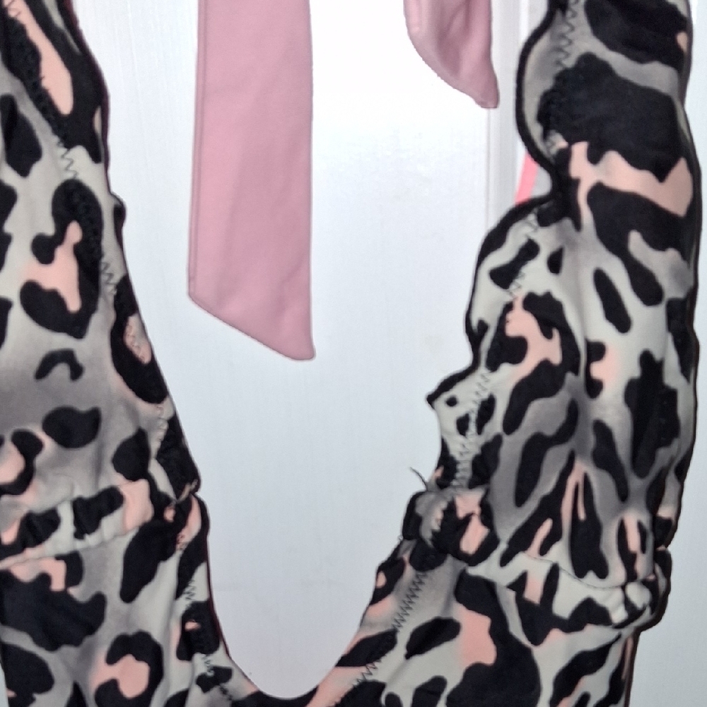 Unk Leopard Print One Piece Swimsuit with Pink Accents - Picture 5 of 9